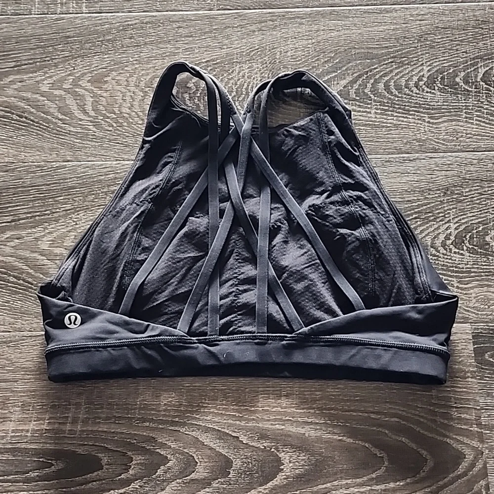 🦜 Lululemon free to be sernene Sports Bra 🦜